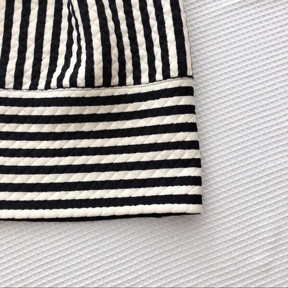 XHILARATION B+W Striped Minskirt - Picture 3 of 4